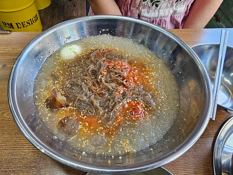 푸짐한 물냉면의 자태