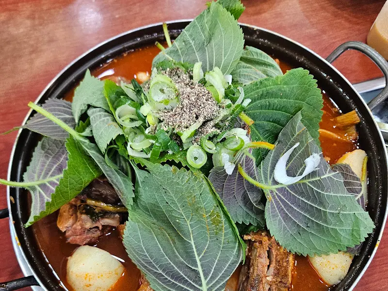 이대조 감자탕 푸짐한 비주얼