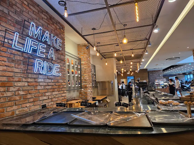 카페 내부 전경