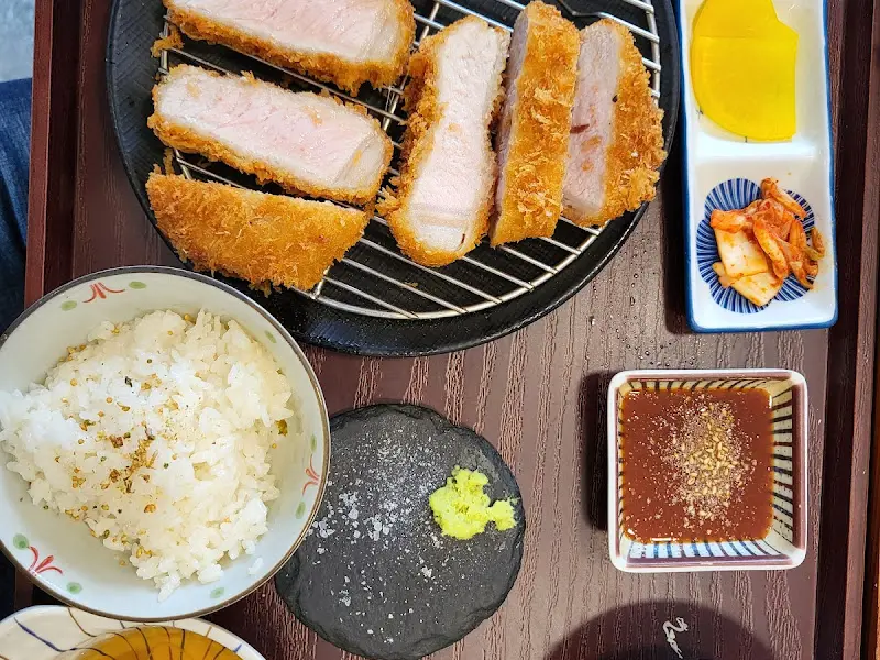 특등심 돈까스 한 상 차림