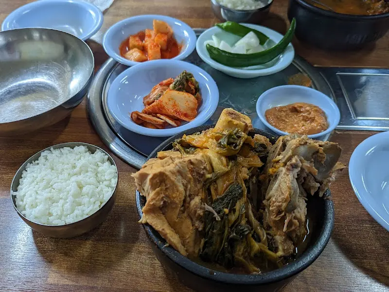 뼈해장국 한 상 차림