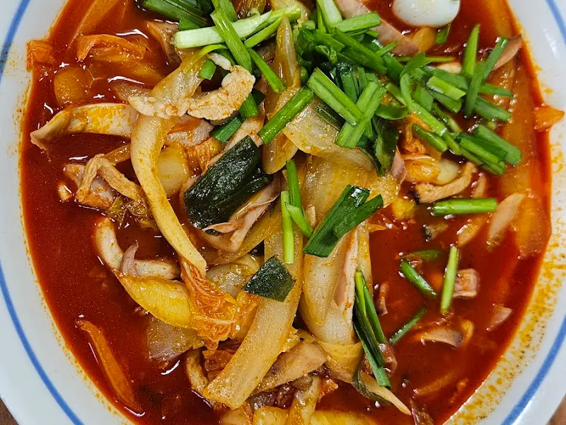 푸짐한 해물과 야채가 인상적인 짬뽕