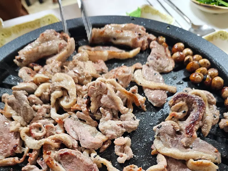 노릇노릇 익어가는 오리고기