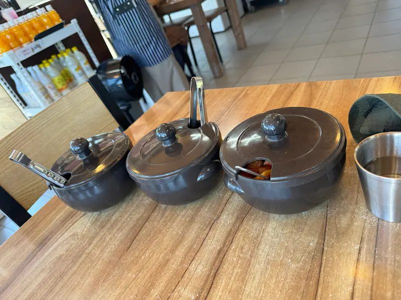 테이블 위 양념통