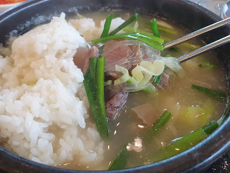 뚝방촌 소머리국밥 고기