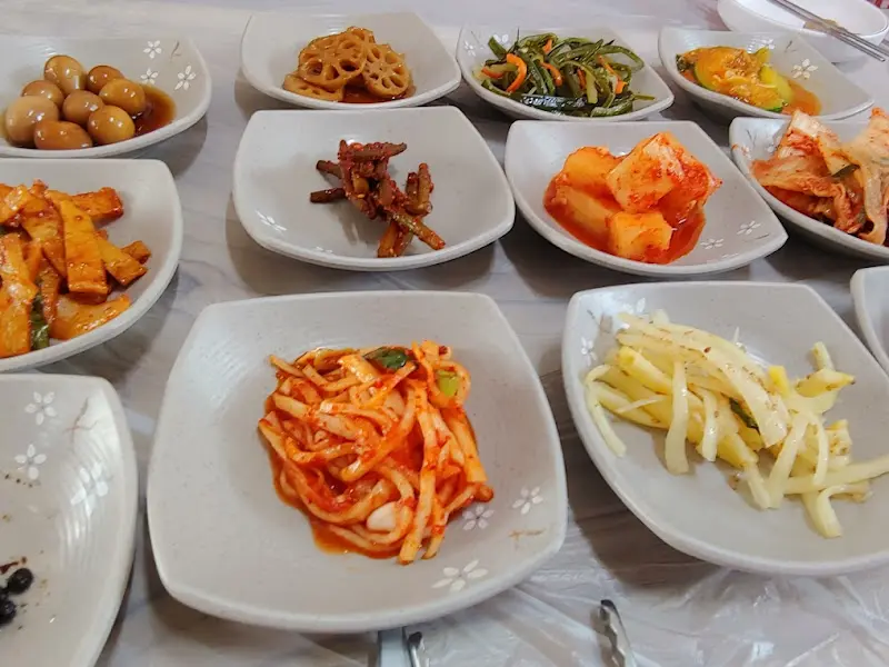 푸짐한 반찬 한 상