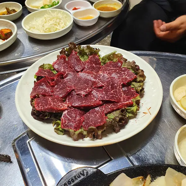 신선함이 느껴지는 육사시미