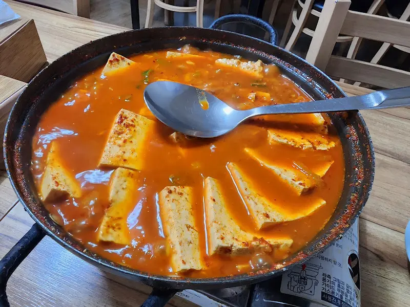 자글자글 끓는 두부 지짐