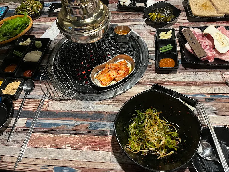 푸짐하게 차려진 한 상