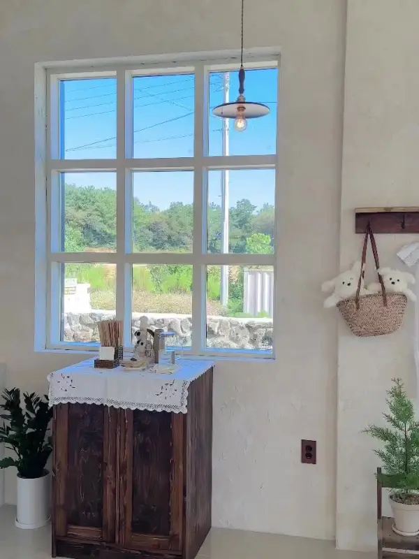 오롬 카페 내부 인테리어