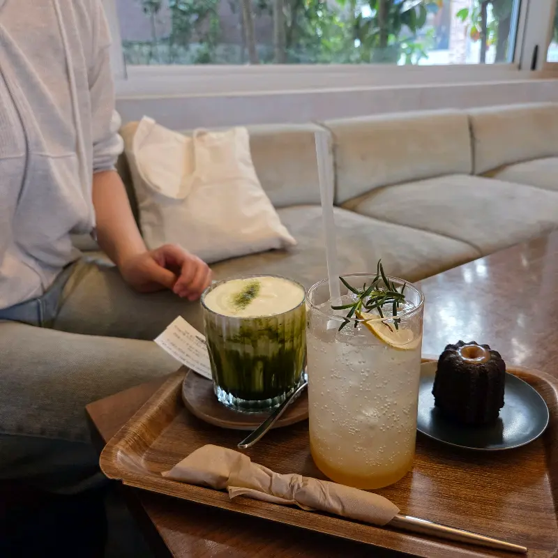 리틀 포레스트와 까눌레