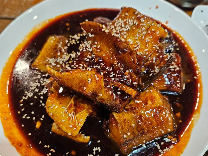 윤기가 자르르 흐르는 간장 코다리찜