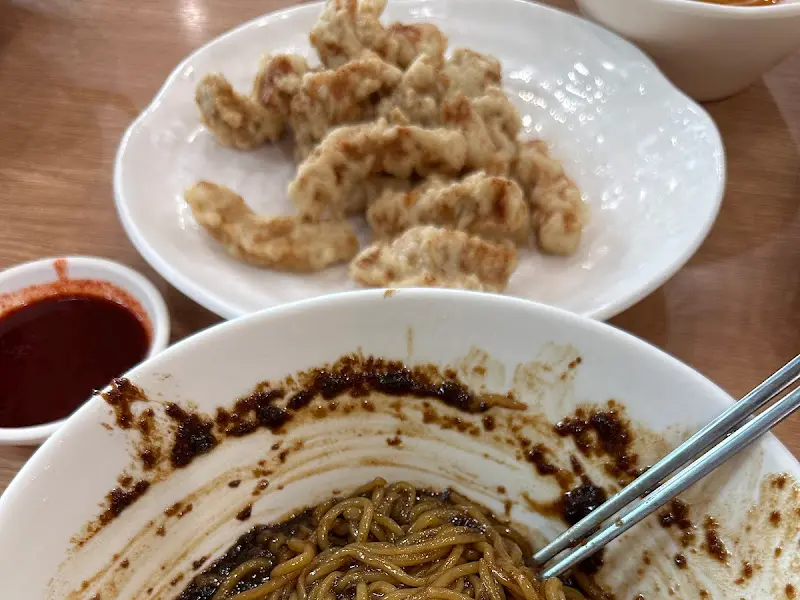 갓 튀겨져 나온 따끈한 탕수육