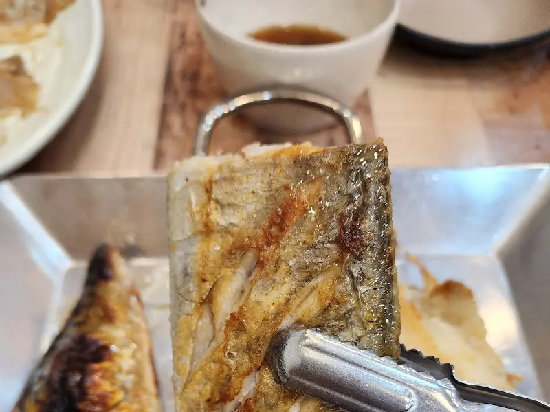 노릇노릇하게 구워진 생선구이