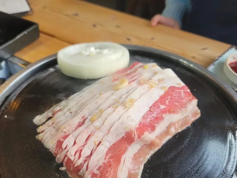 불판 위의 우삼겹