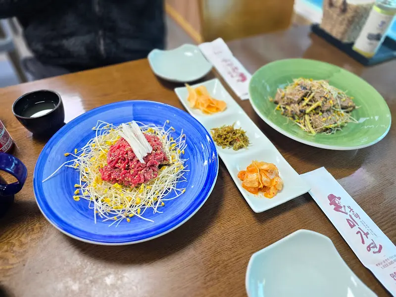 메밀싹 육회, 묵무침, 밑반찬