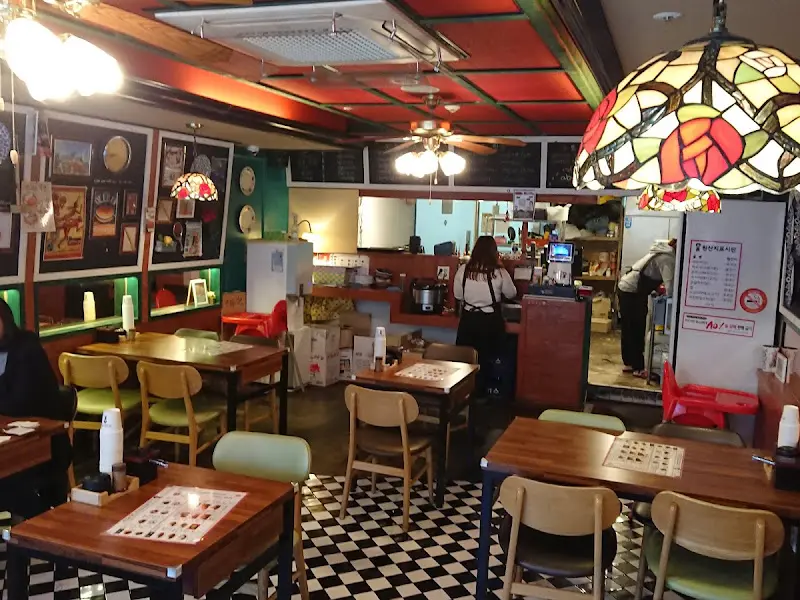 은화수 식당 내부