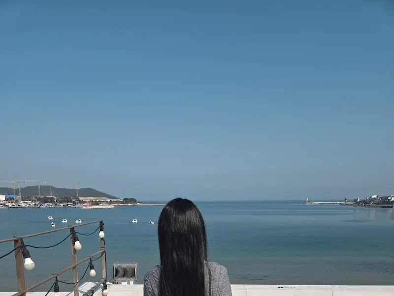 루프탑에서 바라보는 탁 트인 오션뷰