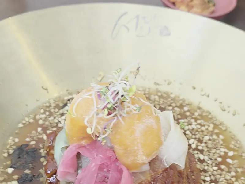 흑임자 옹심이 메밀 수제비 근접 촬영