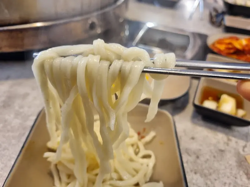 탱탱한 칼국수 면발
