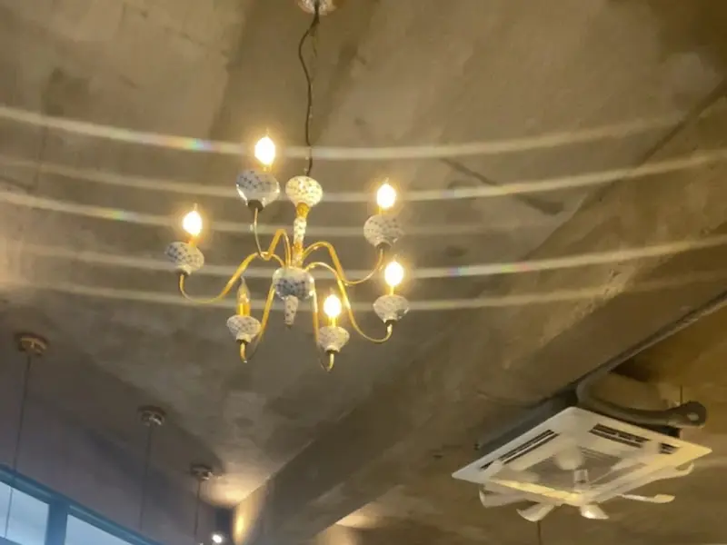 레오네 피제리아 샹들리에