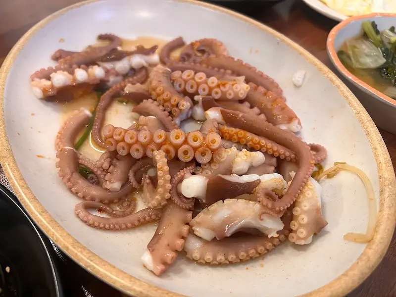 윤기가 자르르 흐르는 낙지 요리