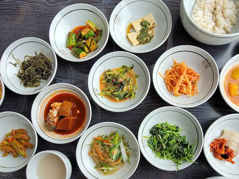 다채로운 반찬들