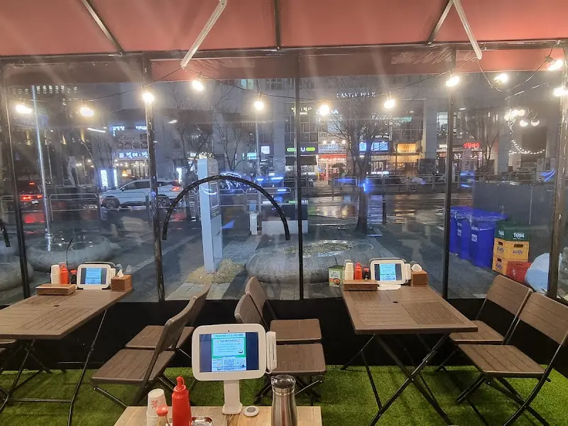 싱싱회수산시장 마곡나루역직영점 야외 테이블