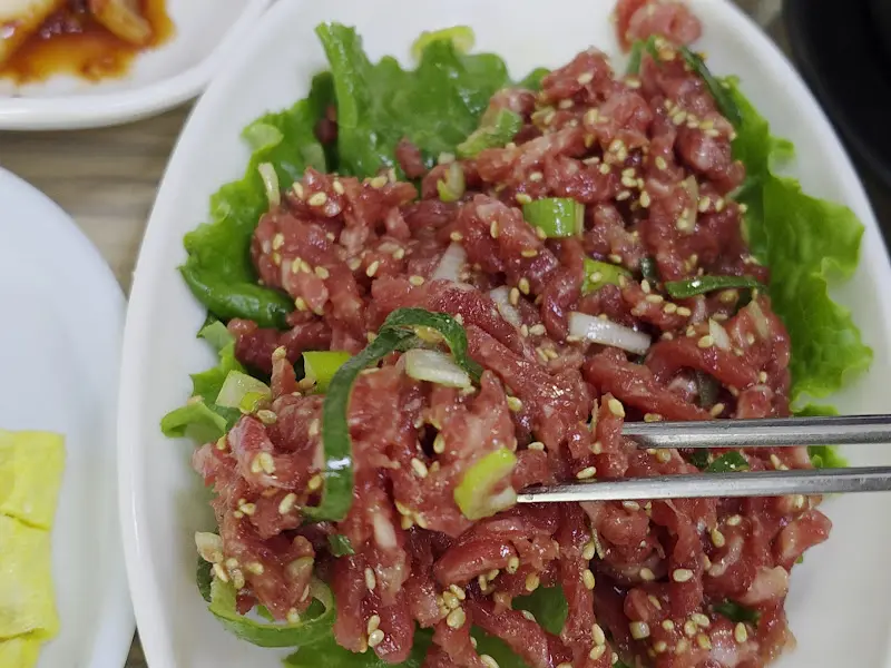 신선한 육회의 자태