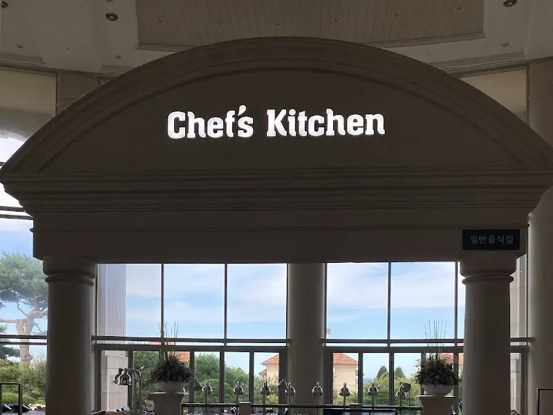 Chef's Kitchen 간판