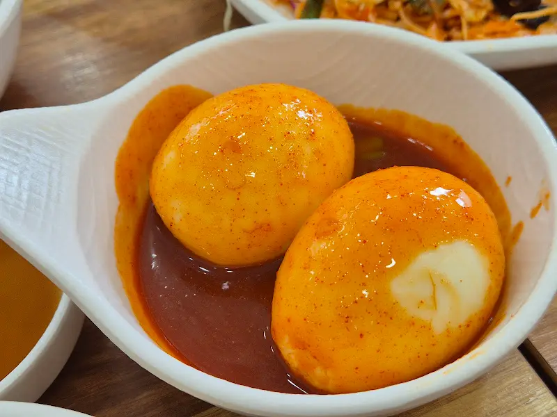 떡볶이 속 삶은 계란