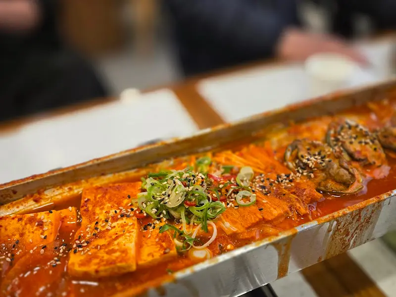 매콤한 양념이 스며든 두부