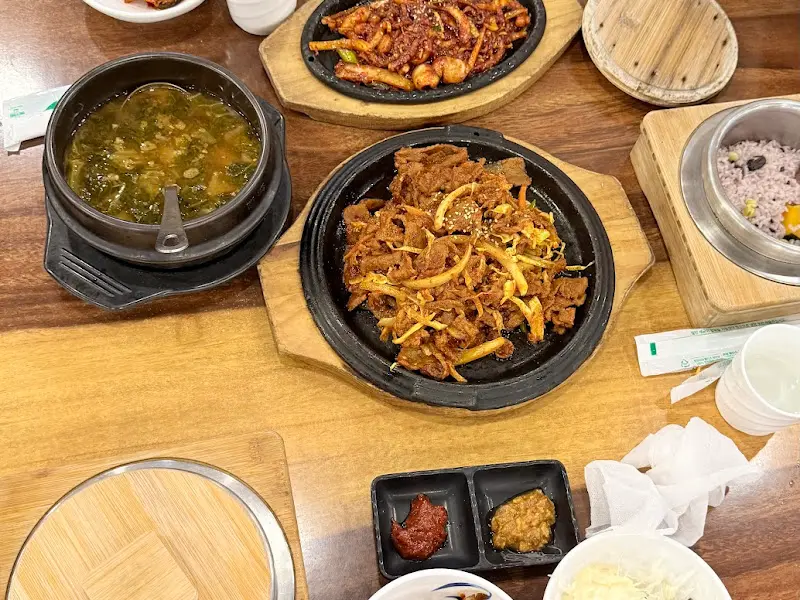 제육볶음과 낙지볶음