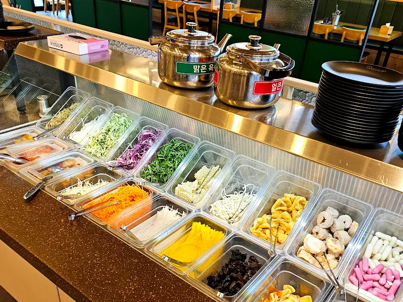 샐러드바 채소 코너