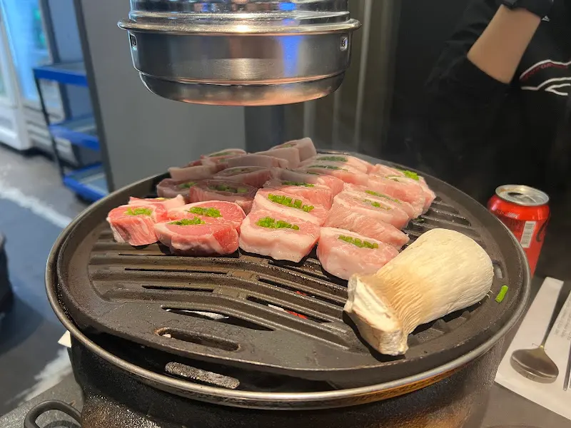 불판 위에서 맛있게 익어가는 항정살