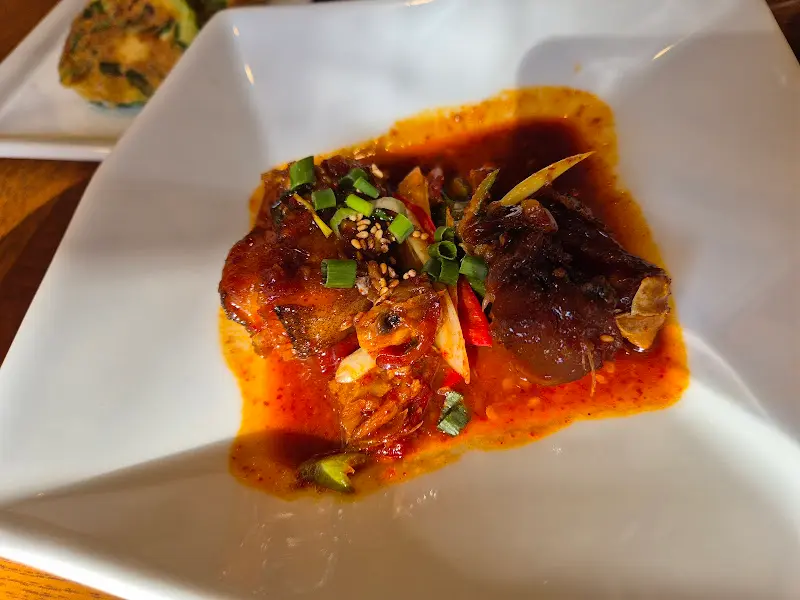 먹음직스러운 양념에 버무려진 음식