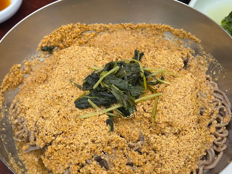 들깨가루 듬뿍, 고소함이 폭발하는 들깨 막국수