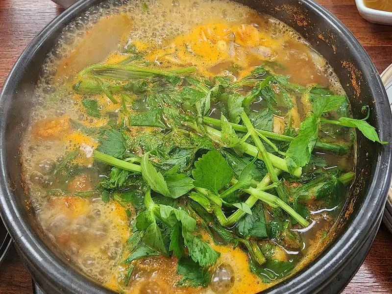 뚝배기에 담긴 아귀 매운탕