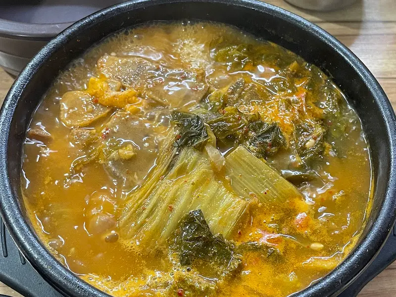 푸짐한 뼈해장국 한 상