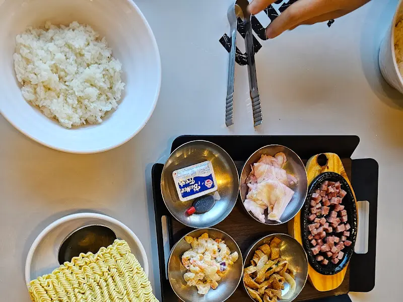 마가린과 함께 제공되는 밥