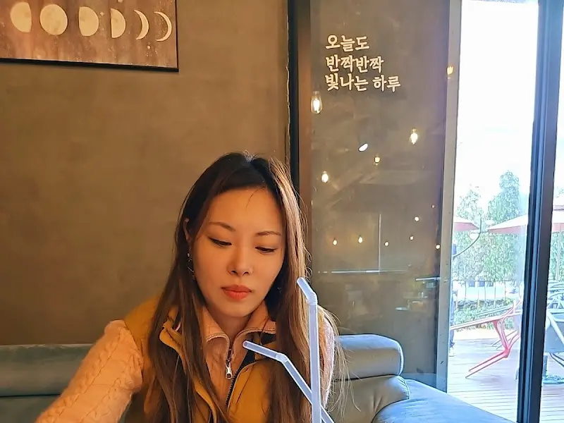 카페 내부 테이블