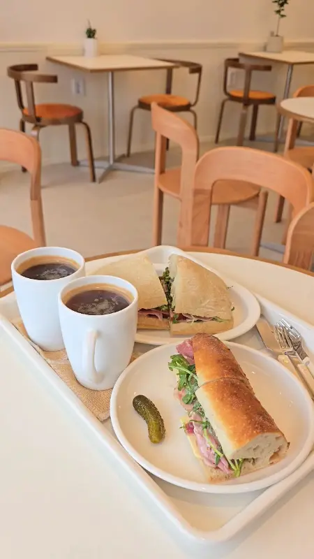 샌드위치와 커피