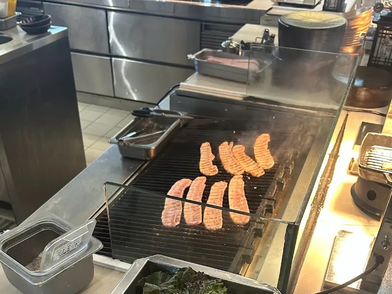 고기가 구워지는 모습