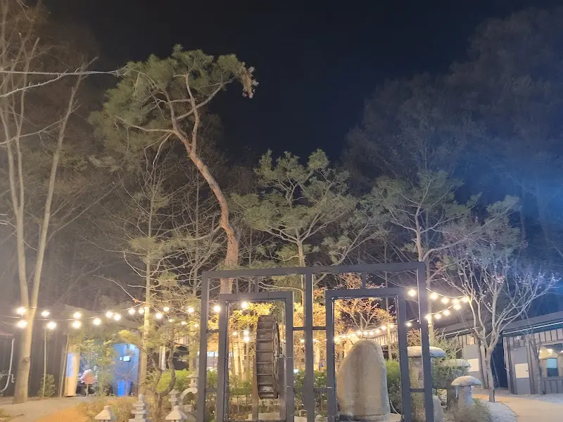 밤이 내린 묵방골정원