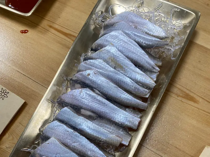 윤기가 흐르는 밴댕이 회