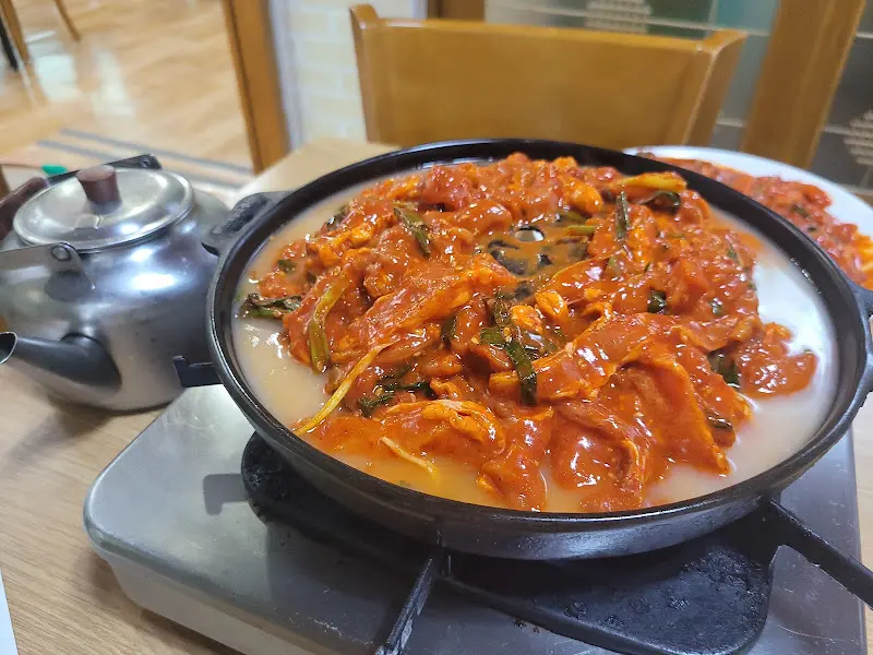 육수가 자작한 돼지주물럭