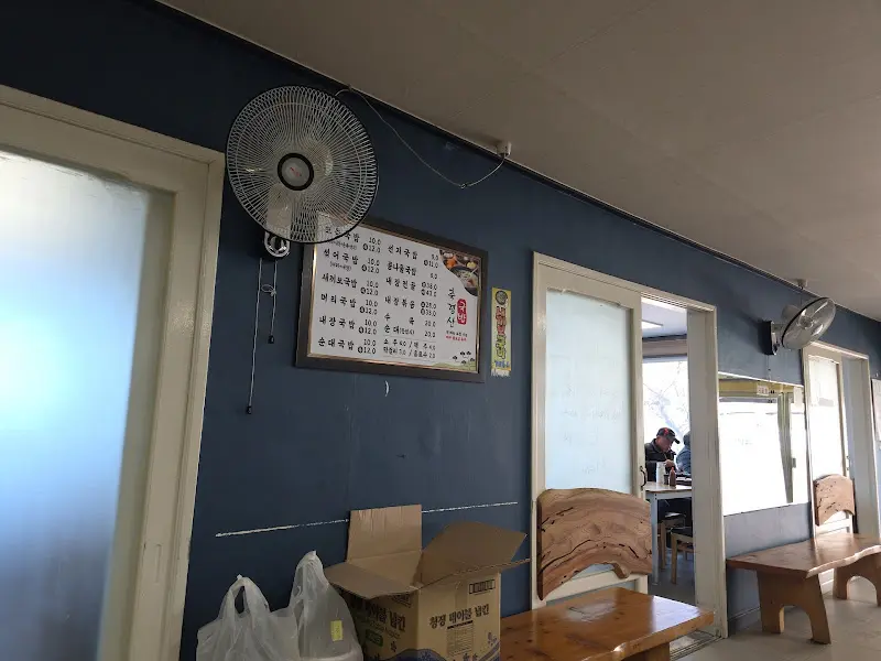 사랑가득국밥 내부 인테리어