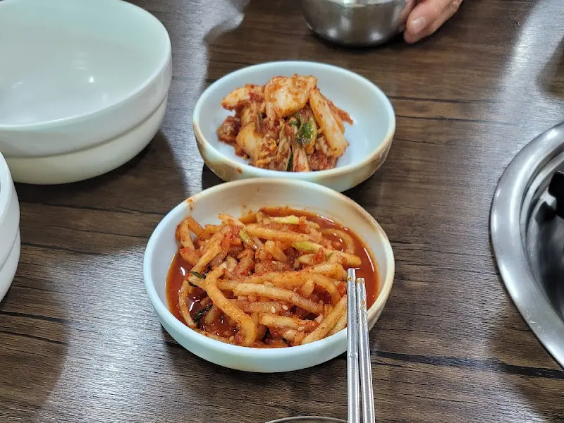 밑반찬 김치와 무생채