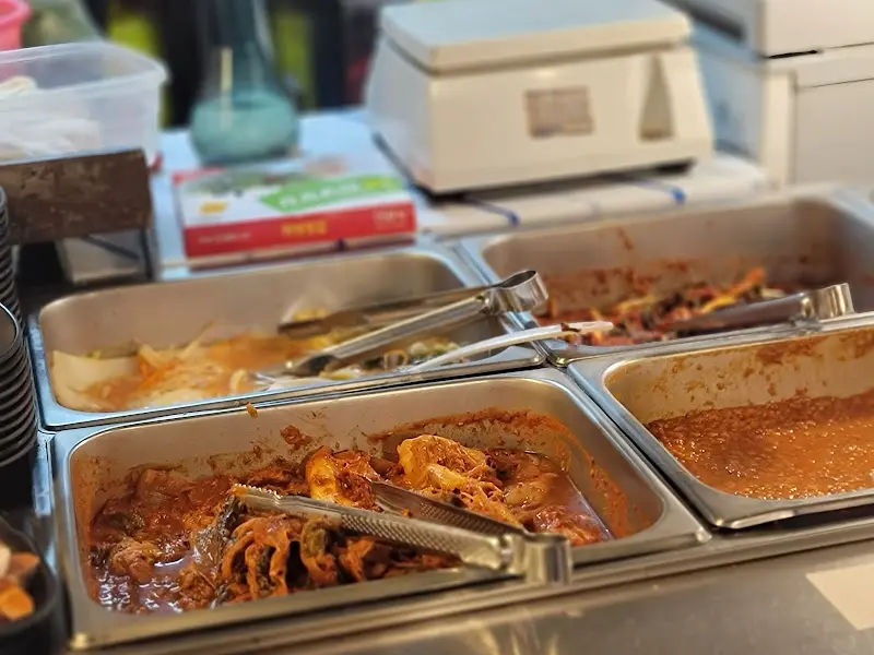 다양한 짱아찌가 준비된 셀프바