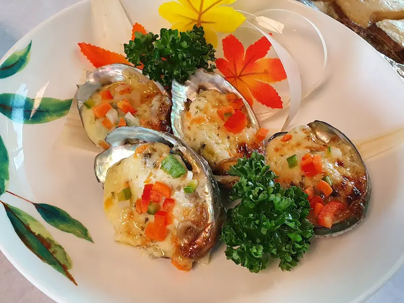 강변횟집의 앙증맞은 해산물 요리